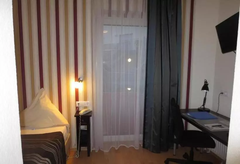 Standard Room, Corsten