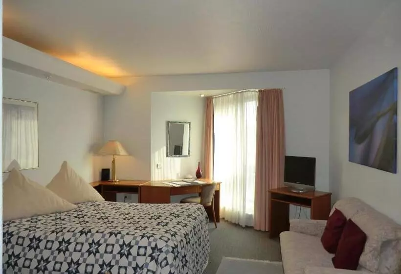 Standard Room, Corsten