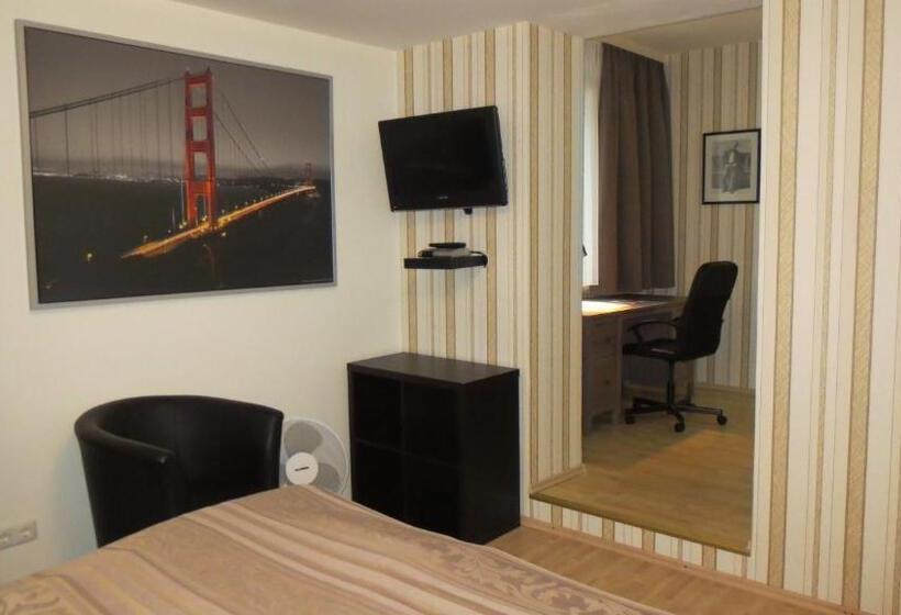 수피리어 룸, Corsten