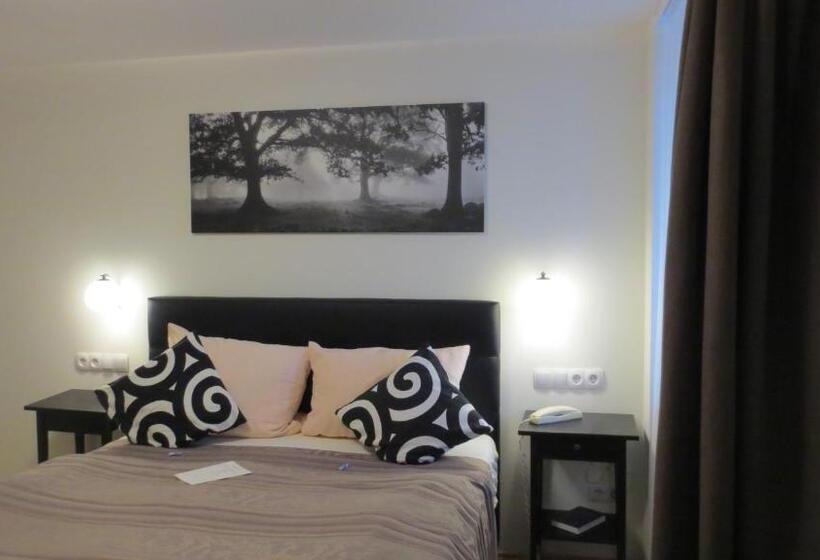 수피리어 룸, Corsten