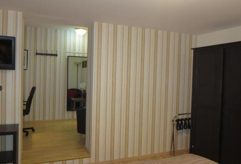 수피리어 룸, Corsten