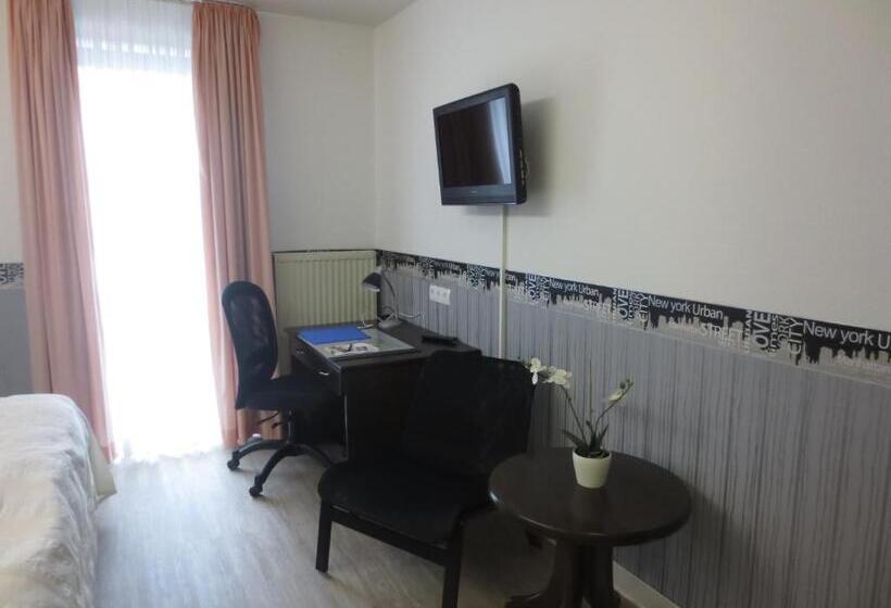 수피리어 룸, Corsten