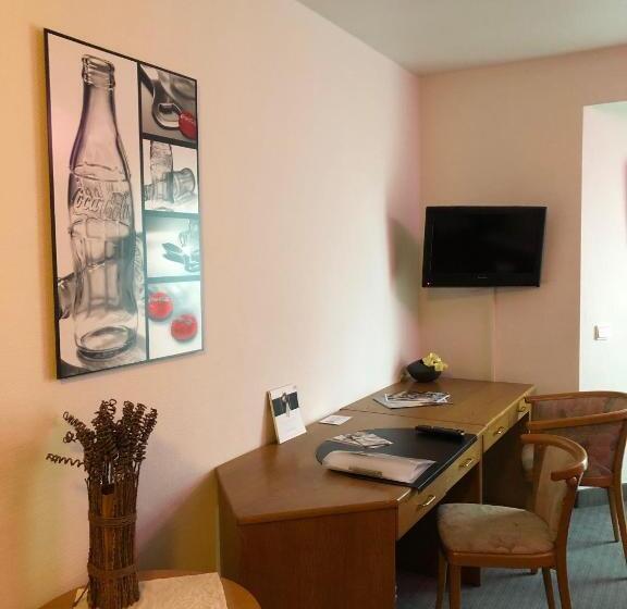 컴포트 트리플 룸, Corsten