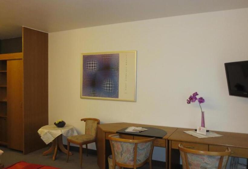 스탠다드 룸, Corsten