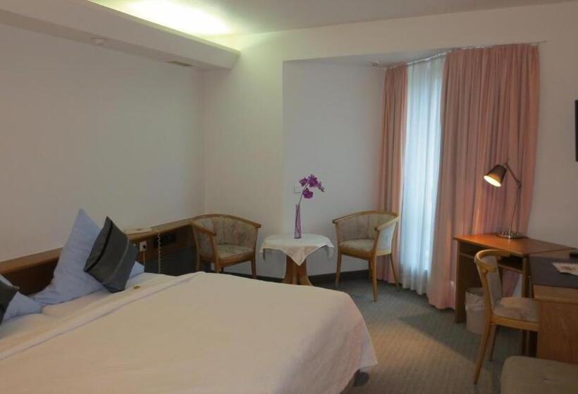 스탠다드 룸, Corsten