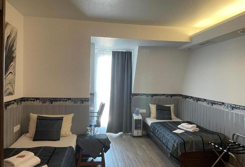 스탠다드 싱글 룸, Corsten