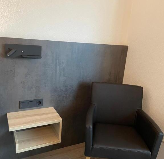 스탠다드 룸 킹사이즈 침대, Corsten