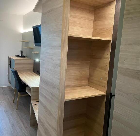 스탠다드 룸 킹사이즈 침대, Corsten