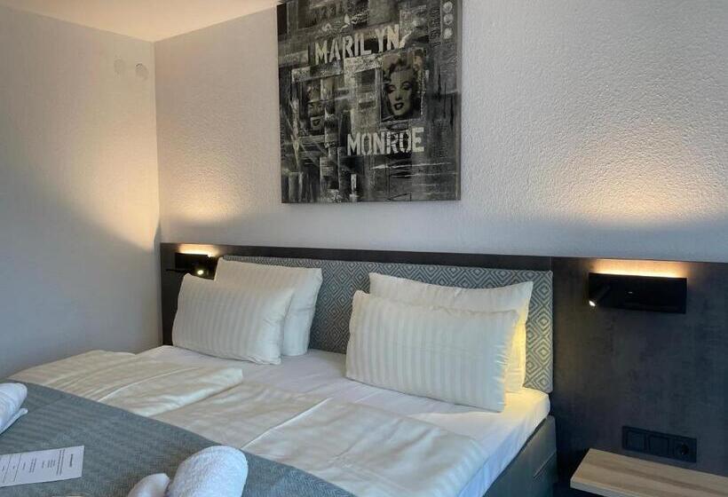 스탠다드 룸 킹사이즈 침대, Corsten