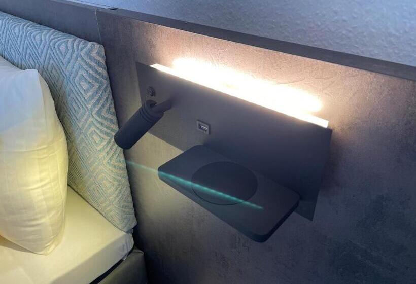 스탠다드 룸 킹사이즈 침대, Corsten