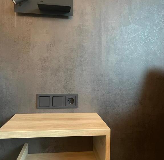 스탠다드 룸 킹사이즈 침대, Corsten