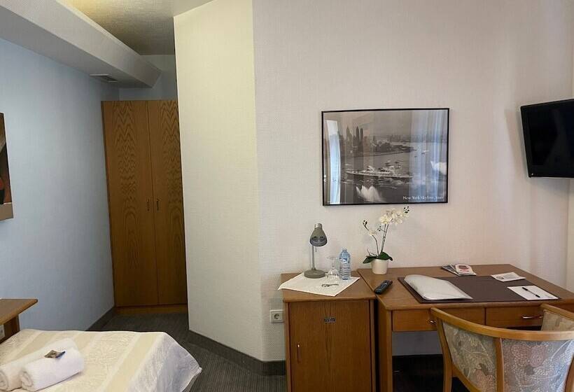 스탠다드 싱글 룸, Corsten