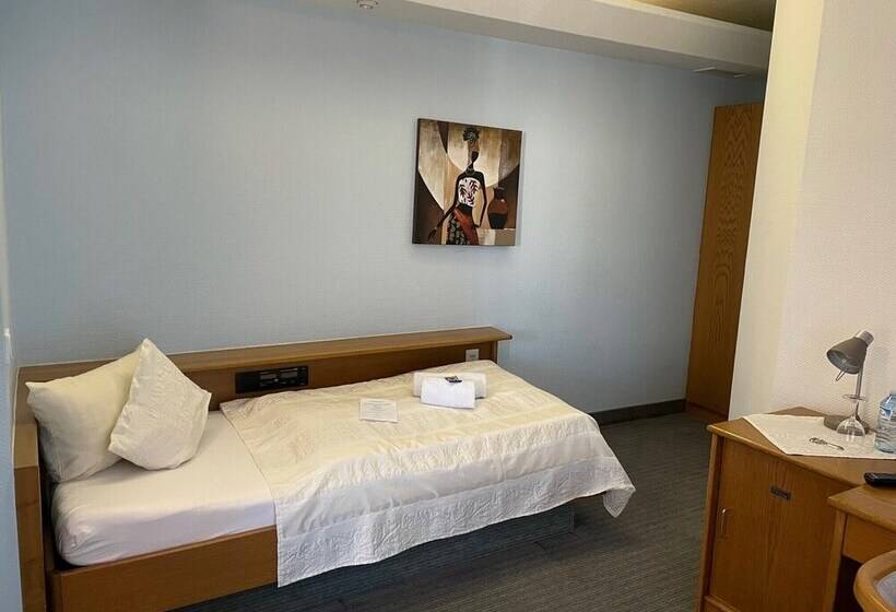 스탠다드 싱글 룸, Corsten