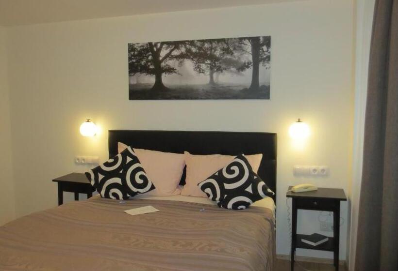 수피리어 룸, Corsten