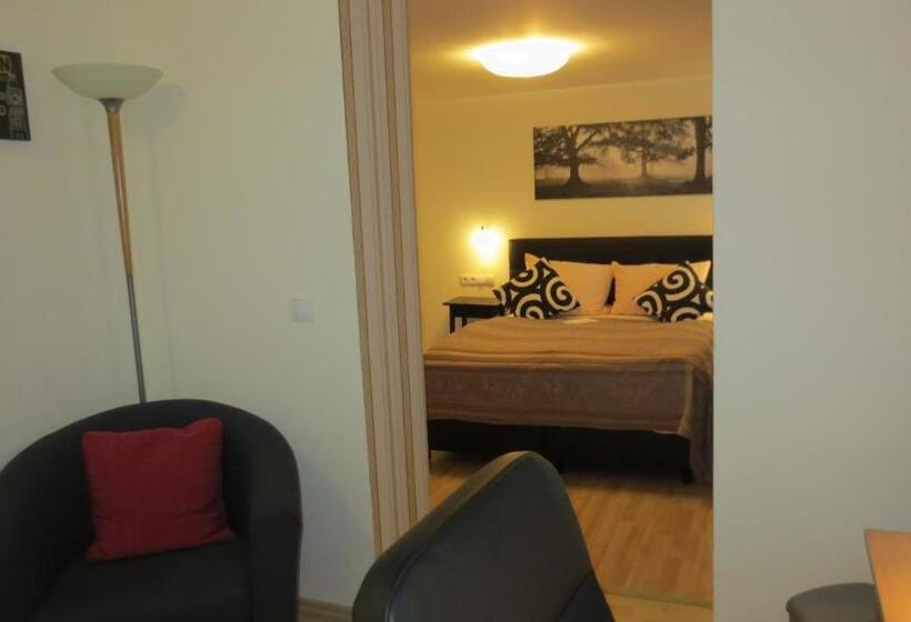 수피리어 룸, Corsten