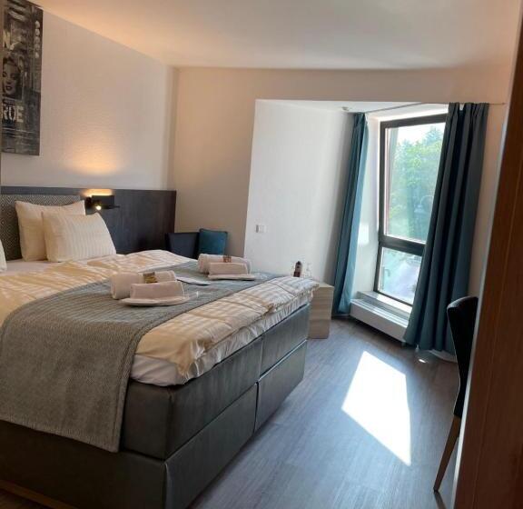 스탠다드 룸 킹사이즈 침대, Corsten