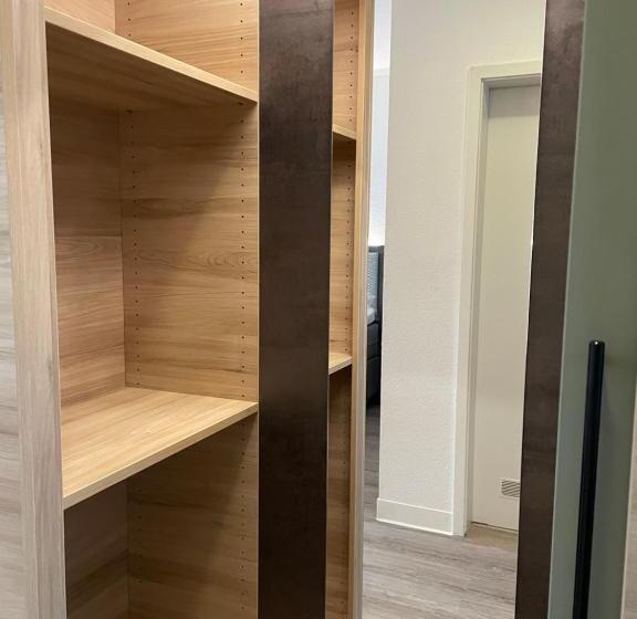 스탠다드 룸 킹사이즈 침대, Corsten