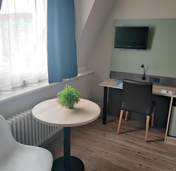 이코노미 싱글 룸, Corsten