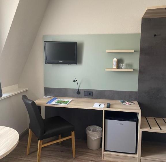 이코노미 싱글 룸, Corsten