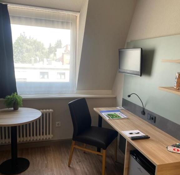 이코노미 싱글 룸, Corsten