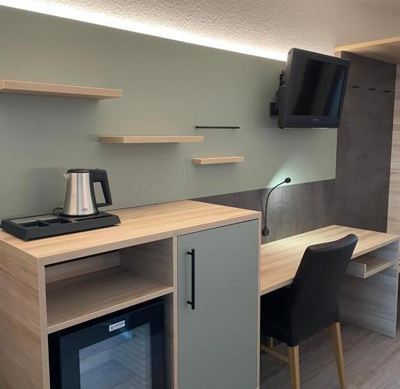 스탠다드 룸 킹사이즈 침대, Corsten