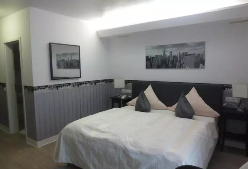 Superior Room, Corsten