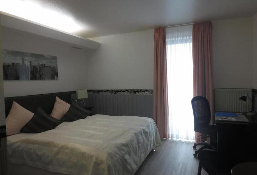 수피리어 룸, Corsten