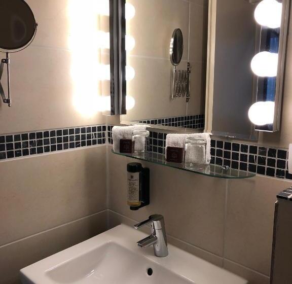 수피리어 룸, Corsten