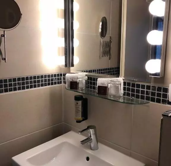 Superior Room, Corsten