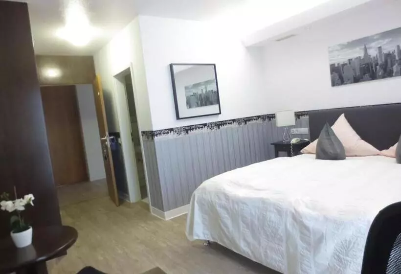 Superior Room, Corsten