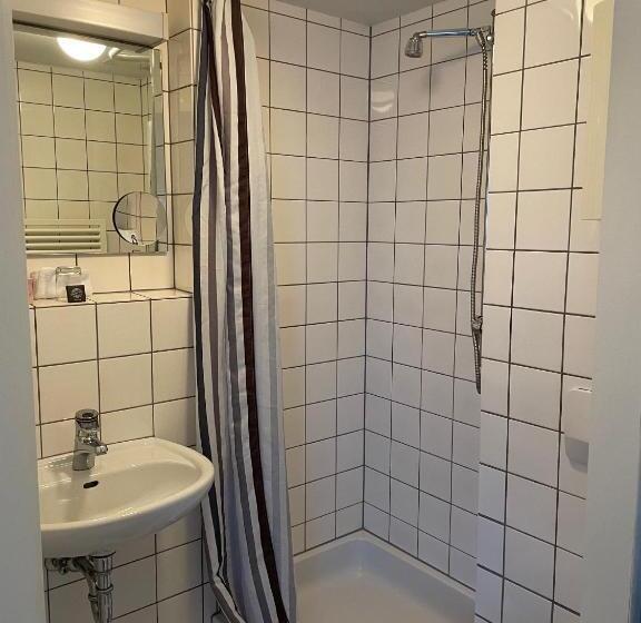 컴포트 트리플 룸, Corsten