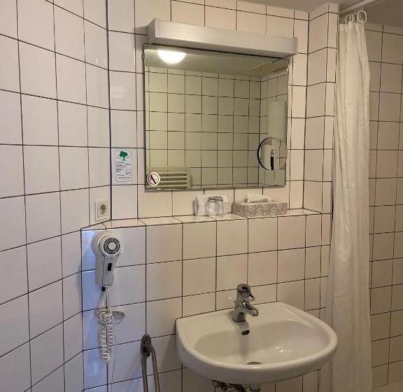 스탠다드 룸 킹사이즈 침대, Corsten