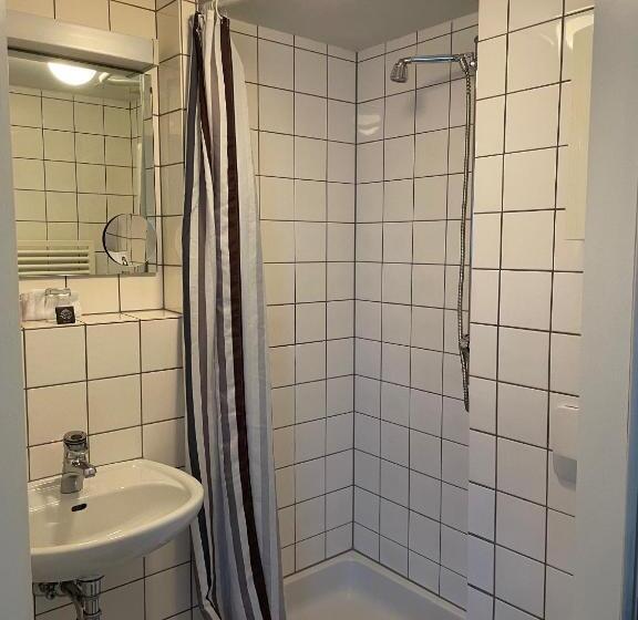 스탠다드 룸 킹사이즈 침대, Corsten