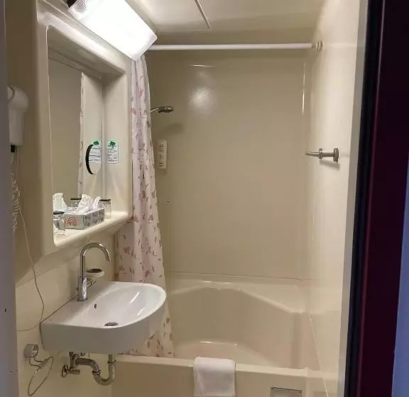 Economy Single Room, Corsten