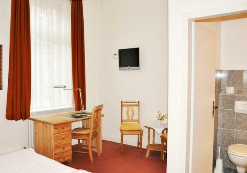 标准单人间, Deutsches Haus