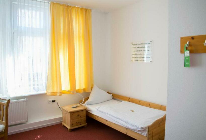 标准单人间, Deutsches Haus