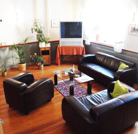 标准单人间, Deutsches Haus