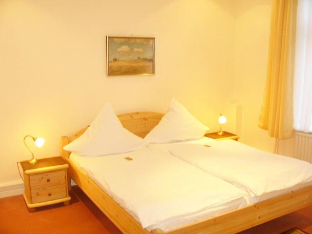 标准单人间, Deutsches Haus