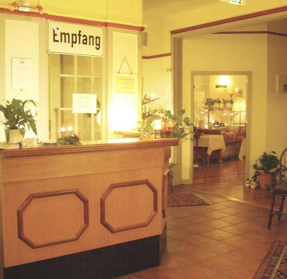 标准单人间, Deutsches Haus