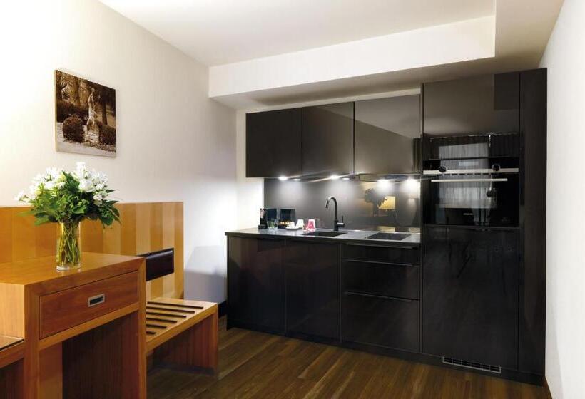 شقة غرفة واحدة, Favorite Park