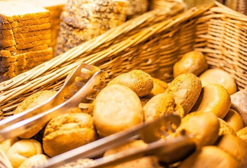 غرفة قياسية مزوَّدة بشُرفة, Friese