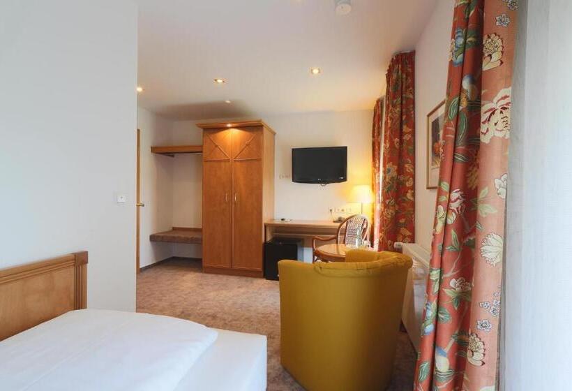 Номер Стандарт Индивидуальный, Gödecke