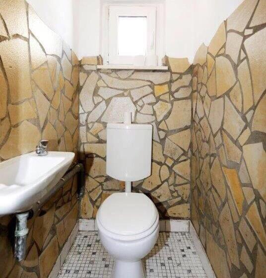 带共用浴室的标准房间, Goldener Hahn