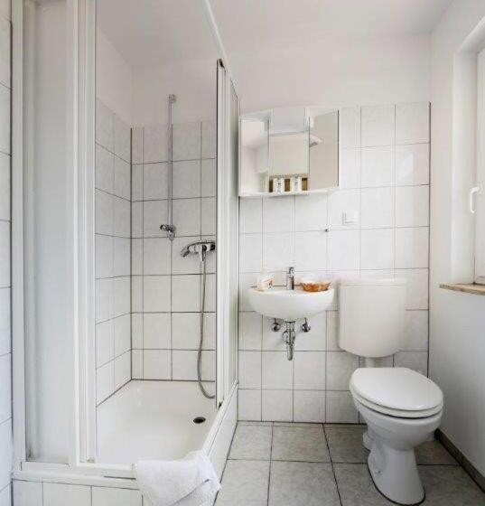 标准单人间, Goldener Hahn