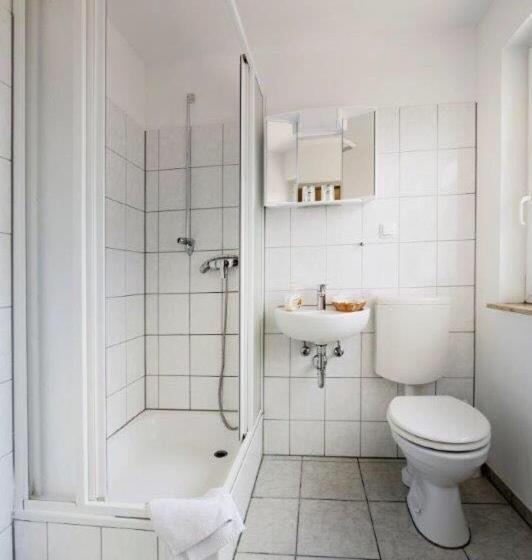 标准间, Goldener Hahn