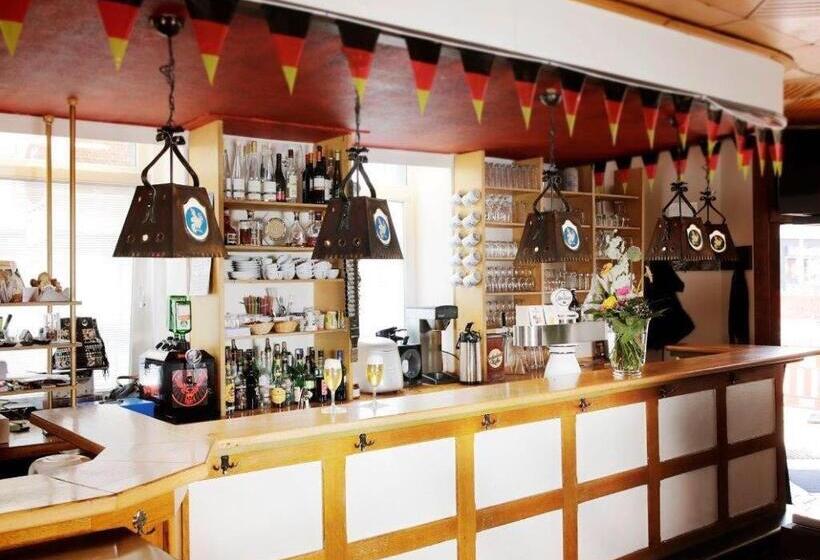 スタンダードルーム, Goldener Hahn