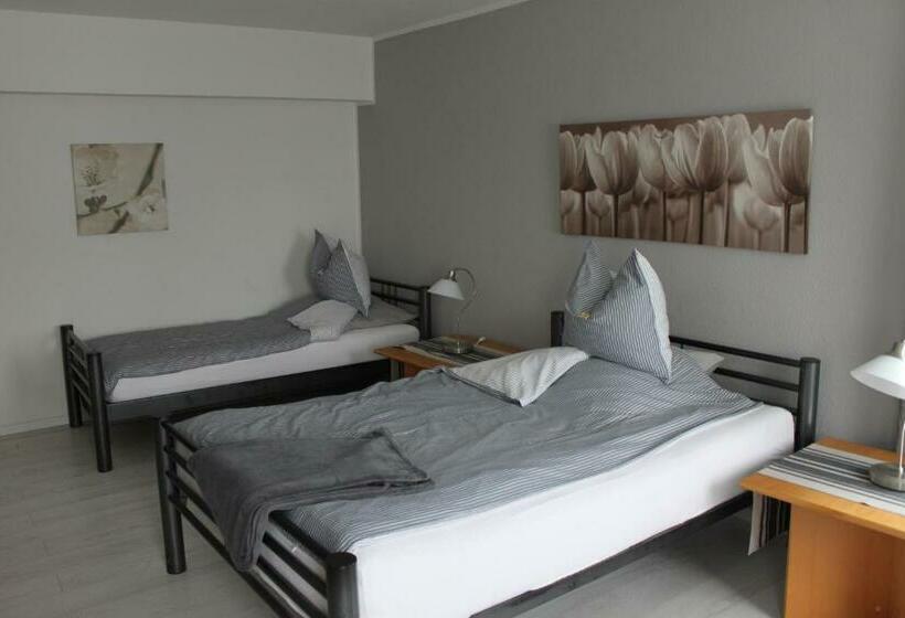 标准三人间, Landhaus