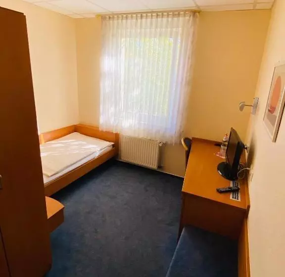 Standard Yhden Hengen Huone, Montan