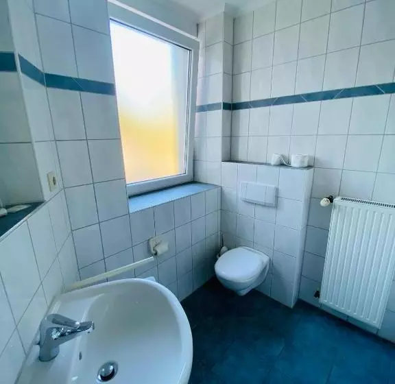 Standard Yhden Hengen Huone, Montan