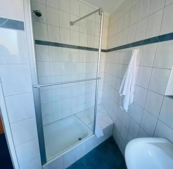 Standard Yhden Hengen Huone, Montan